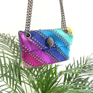 Kurt Geiger väska - Säljer min superfina Kurt Geiger väska, använd ett antal gånger💜 Köpt för nypris på deras hemsida, 3400kr🧡💜 skriv för mer info!🧡💚💙 