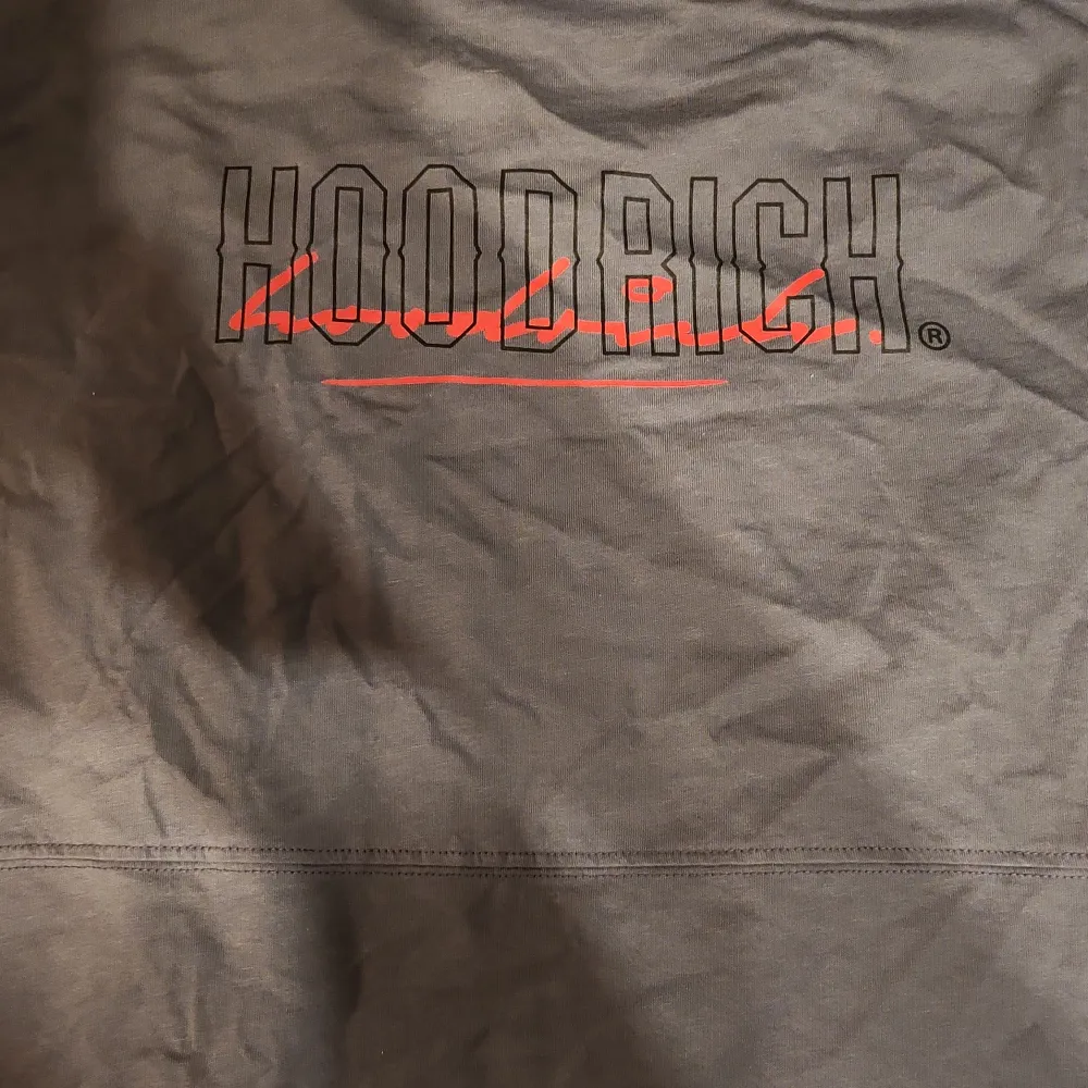 Tja! Säljer denna hoodrich tshirt. Den är endast använ 1 gång och är nyskick. Köpt för cirka 600k. T-shirts.