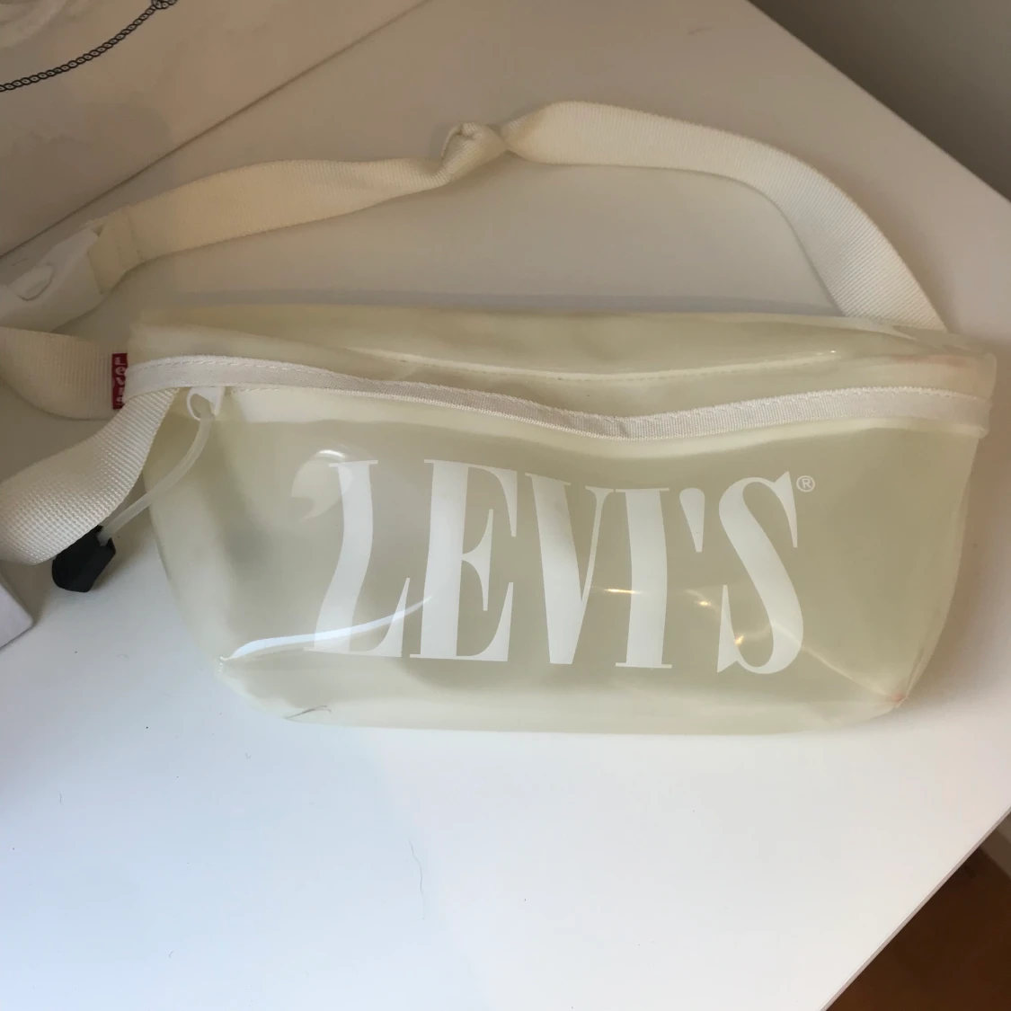 Magväska Levis