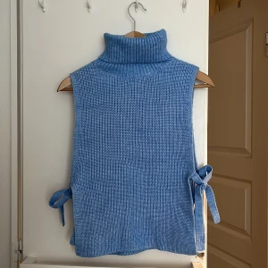 Stickad väst - Stickat pullover väst från Indiska. Aldrig använd