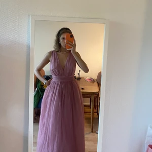 Jättefin rosa balklänning från Asos - Beställde den från Asos med andra klänningar men kunde inte skicka tillbaka så jag säljer den här istället! Helt oanvänd! 