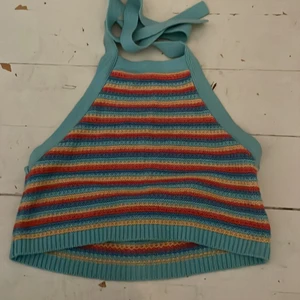 En jätte fin topp från pull&pear - Nypris vet inte men säljer för 100kr tror den kostar runt 190-260kr + frakt 30kr med frimärken eller 66kr spårbart