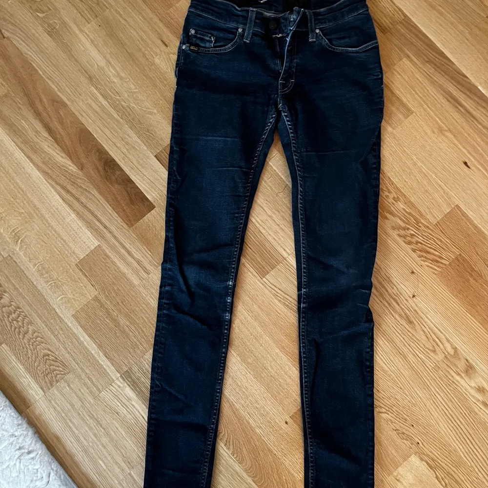 Superfina tiger of Sweden jeans i modell slender. Knappt använda.. Jeans & Byxor.