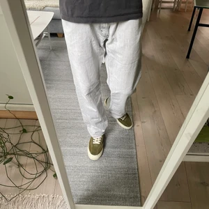 Vintage levis jeans  - Ett par Levis jeans i sjukt snygg tvätt i bra vintage skick! 34/32 men mer som 33/32 eller 32/32, modell 514 som sitter snyggt baggy 