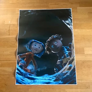 coraline poster - coraline poster😇 väldigt stor 80x60cm! köpt för 350kr 