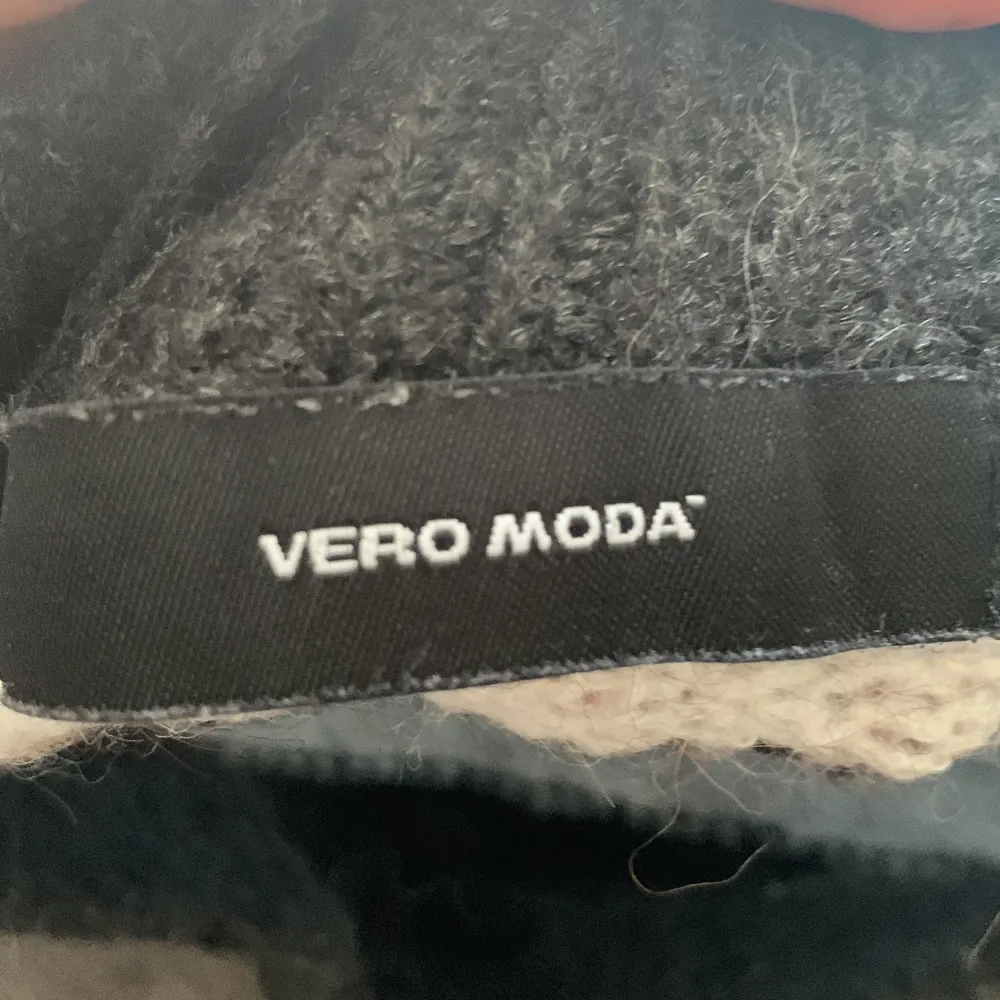 Fin stickad tröja från Vero Moda, aldrig använd, bra skick😊. Stickat.