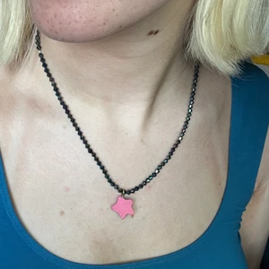 Halsband - Halsband som jag gjort själv i sånt stretchband :-)