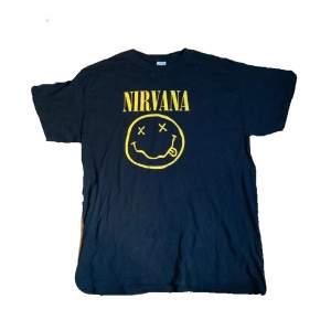 cool nirvana t-shirt, hör av dig vid intresse! 