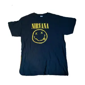 cool nirvana t-shirt, hör av dig vid intresse! 