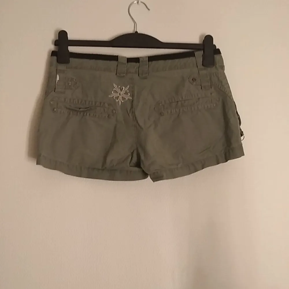 Ett par jättefina gröna shorts använd en gång typ jätte fina  (Du står för frakten). Shorts.