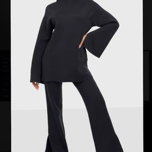 Bianca X Nelly set - BiancaXnelly mjukis set. Använd 2gånger. Nyskick. Storlek S i båda. Extremt sköna och stretchiga. Båda plagg säljs för 400kr 