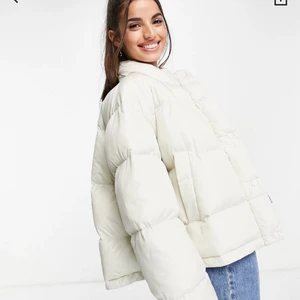ASOS DESIGN oversize puffer  - Jackan är i nyskick, aldrig använd endast testad!