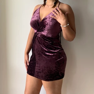 Fest klänning från zara! - En jättefin fest klänning från zara, Prislapp är kvar och aldrig använd! 