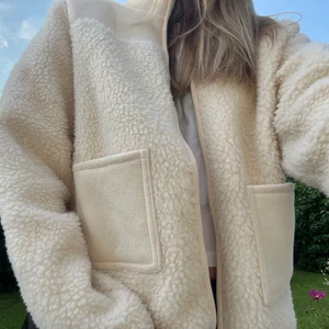 teddyjacka  - teddyjacka från nelly i fint skick