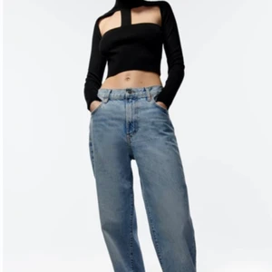 Zara tröja - Säljer en helt ny super fin fest topp från zara, stickat lite tjockare material och helt oanvänd endast testad. Passar till allt möjligt , storlek S, slutsåld på hemsidan. Köpt för 229💓