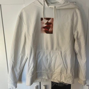 Hoodie - Hoodie från märket Stay! Mjuk och skön hoodie som passar till allt🥰 Skulle säga att den är liten i storleken sitter som en S! 