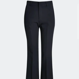 kostymbyxor  - säljer mina kostymbyxor från bik bok då jag inte andvänder de längre. Modell vilma  Nypris:399kr