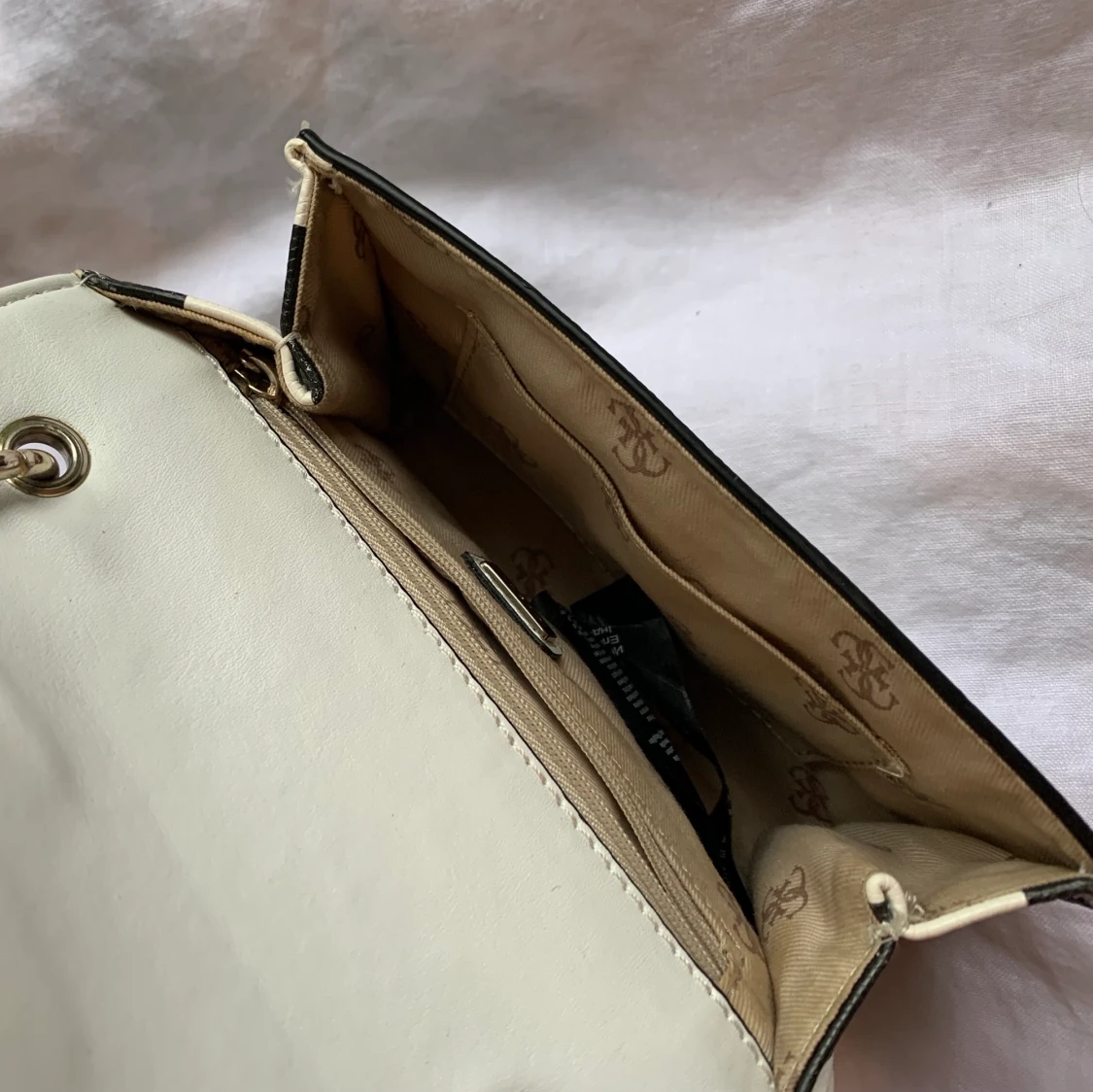 Handväska Guess - 91