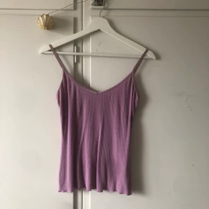 Ribbat linne carin wester - Lila linne från carin wester köpt second hand. Använt skick. 