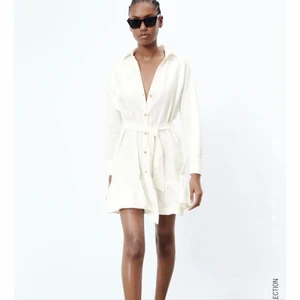 Klänning - Jag köpte 2 storlekar och glömde returnera, så den är helt oanvänt i storlek M från Zara! Jätte fint linne material 