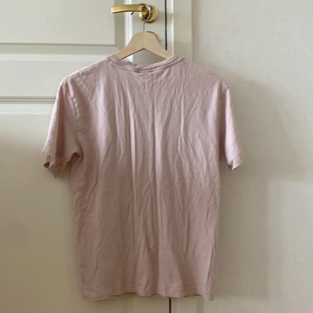 Rosa h&m tröja använt skick. T-shirts.