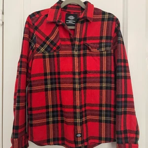 Dickies flanellskjorta  - Flanellskjorta från dickies. Strl S. Sällan använd 