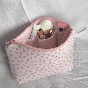 Necessär 💕 - Rymlig necessär handsydd i 100% återvunnet tyg med foder 🥰 