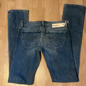 Diesel lågmidjade jeans  - Helt oanvända i ny skick, säljer pga att dem var ALLDELES för långa för mig. 