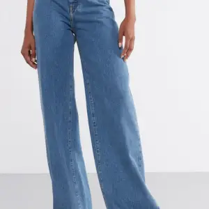 Ett par blå jeans från Lindex. De är i nyskick. Nypris 600kr💋💋