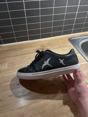 Axel arigato skor  - Byte mot Axel arigato mocka storlek41/42 bra skick 