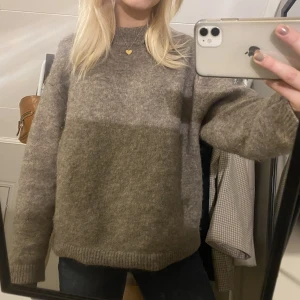Stickad tröja! - Gråbrun stickad tröja💕 skriv vid frågor!!