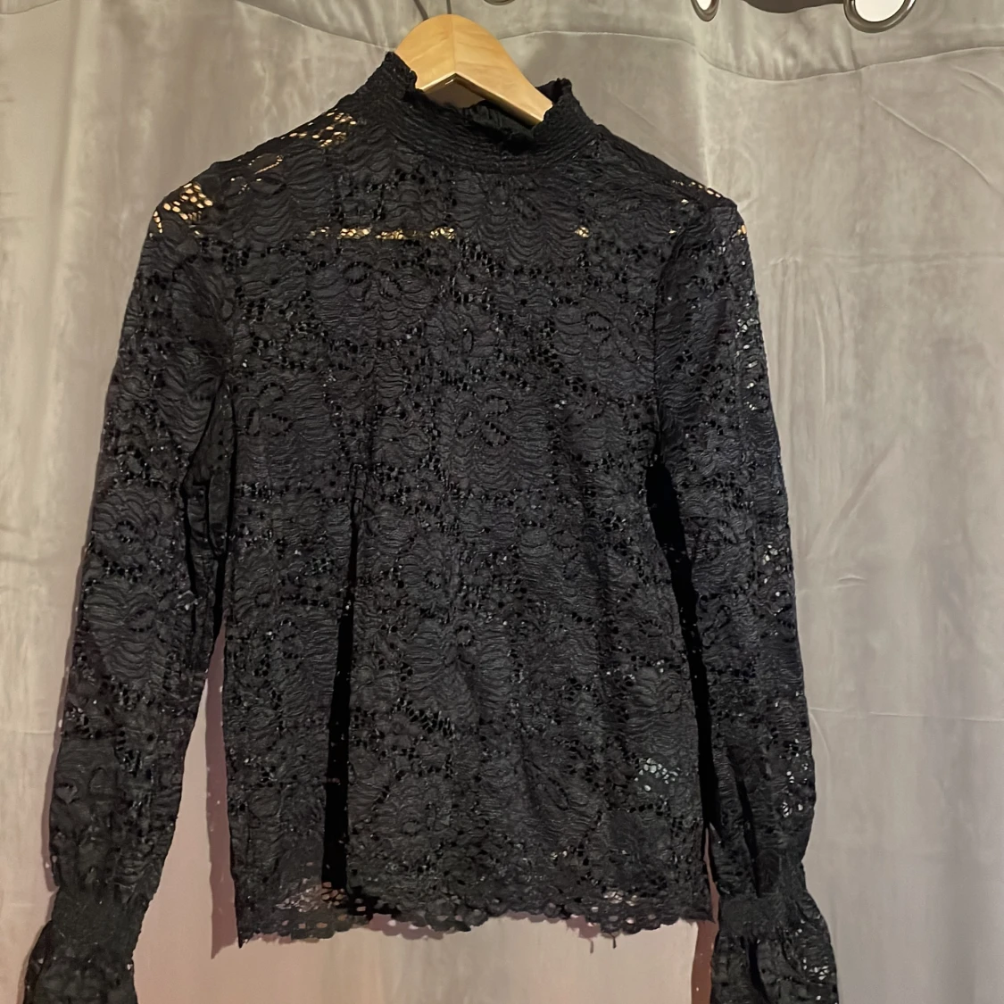 Svart spets tröja