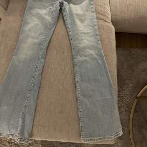 Perfect jeans från Gina. Storlek 36. Knappt använda. Bra i längden. 