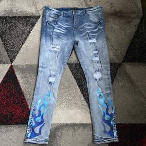 AMIRI jean - MID BLUE RIPPED & REPAIRED Pick up in Gothenburg  Size : 40 