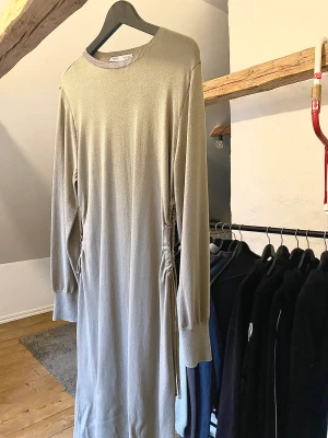 Maxi klänning - Klänning från Zara som ej är använd, bara testad. Lång och väldigt bekväm.