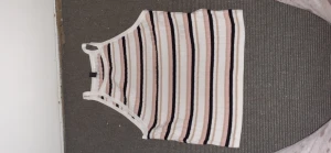 Nya kläder - Köpte men till min fina vän men pasade inte henna så säljer biligare. Därmed är de en magtröja S size