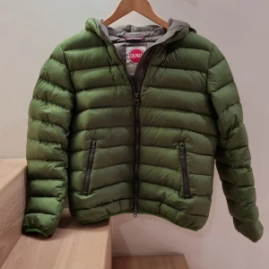 Colmar jacka - vinter fortsätter - Klassisk grön färg Storlek 166  Fin skick!  