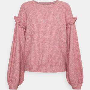 En extremt söt rosa volang tröja!! Säljer den på grund av att den inte är riktigt min stil ❤️Endast använd ett fåtal gånger. Storleken är XS men skulle säga att den är mer som en S! Skriv för fler bilder 💕