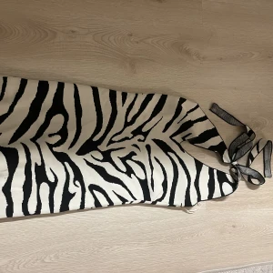 Zebraklänning - Kort klänning, använd 1 gång 