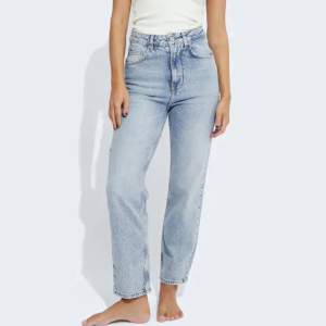 Helt nya jeans från Bikbok. Modellen heter Tower och är raka i modellen. Storlek, 30 (midja), 32 (längd). Säljer då de är för stora i storleken. Nypris 699 kr💞💞