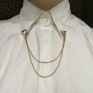 Skjortkedja/kedjebrosch  - 30kr eller gratis om du köper något annat av mig🥰