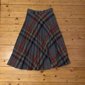 Söt kjol - Kjol i ullmix, köpt secondhand mens superkvalitet 