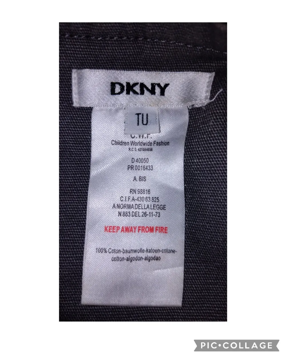 DKNY axel väska med justerbart band, köpt på seconhand och helt ok skick förutom att den har en liten synlig fläck (vet ej om det går att tar bort eller ej) har aldrig använt den. Först till kvarn!. Väskor.