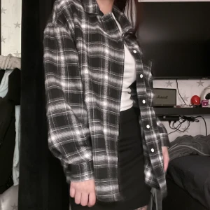 Rutig skjorta - Säljs då den aldrig används och bara hänger i garderoben