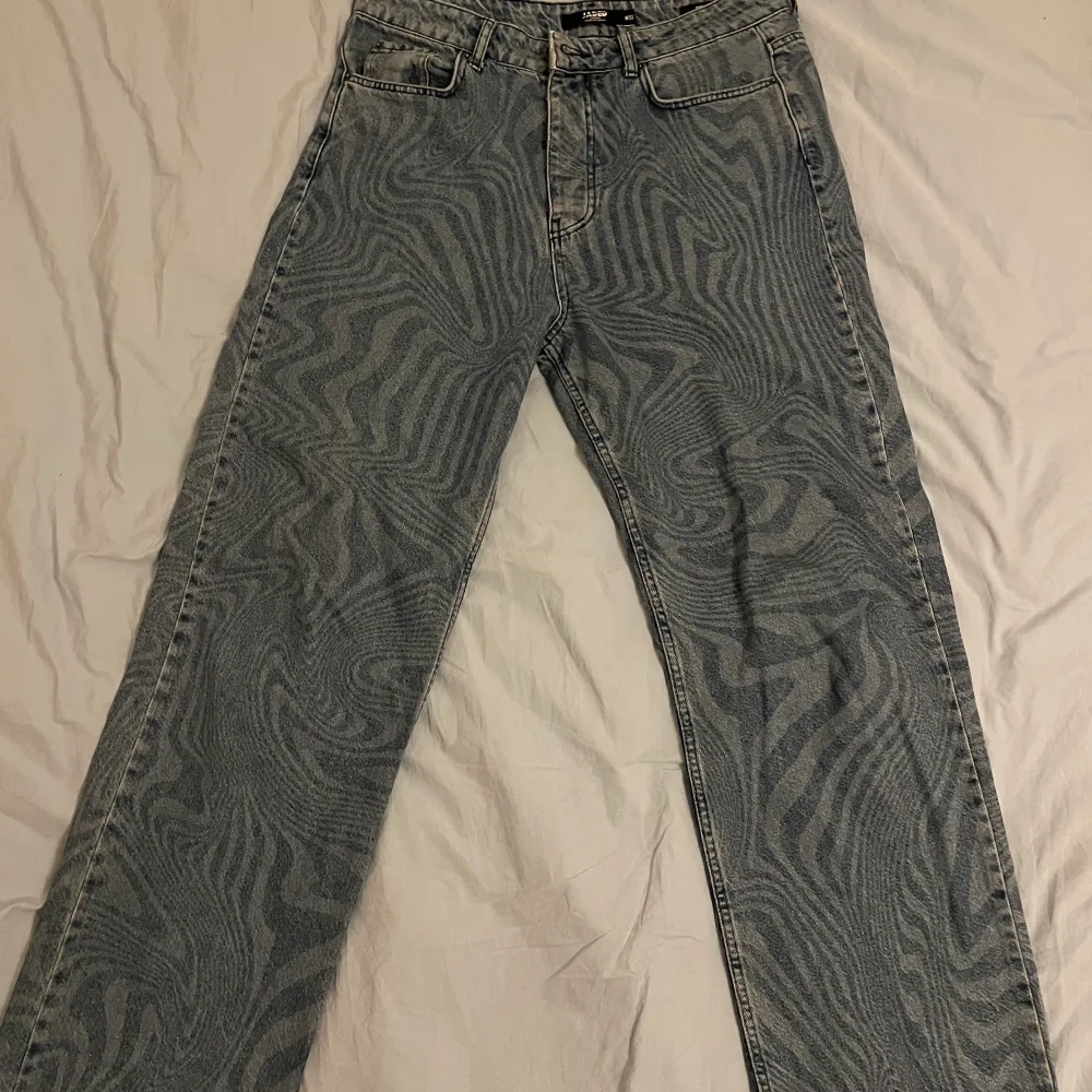 Jaded london jeans säljes! Säljer mina Jaded London jeans som är i nyskick. Har använts max 5 gånger. Nypris på dessa är 700 kr. Storlek W32 L32. Jeans & Byxor.