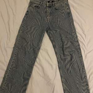 Jaded london jeans säljes! Säljer mina Jaded London jeans som är i nyskick. Har använts max 5 gånger. Nypris på dessa är 700 kr. Storlek W32 L32