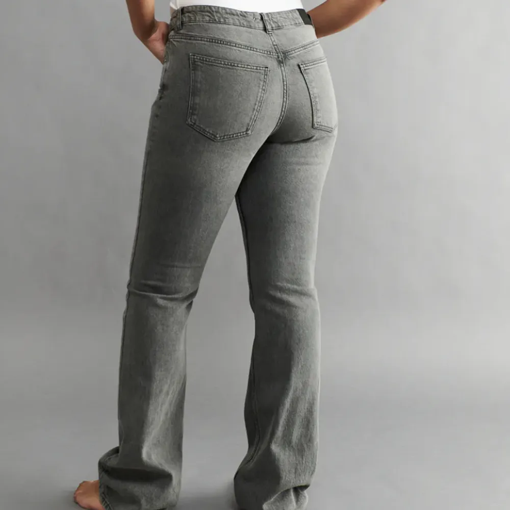 Säljer mina Gina jeanse eftersom att dom aldrig kommer till användning. Har använt dom 1 gång så dom är i nyskick. Köpte dom för 500 kr 💞💞. Jeans & Byxor.