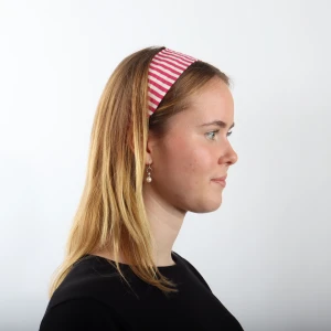 Hårband Jenny - Superfint hårband som tidigare varit en klänning. Har resår baktill så passar alla huvudstorlekar😇 