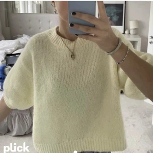 Fin stickad tröja  - Säljer då jag inte använder, använd fåtal gånger. Inte min bild