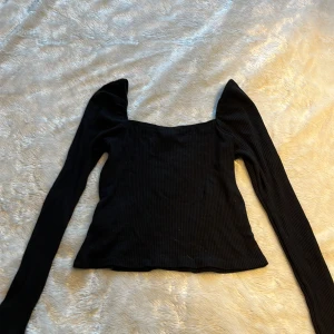 Ribbad topp strl xs - Ribbad topp från lindex, fint skick!